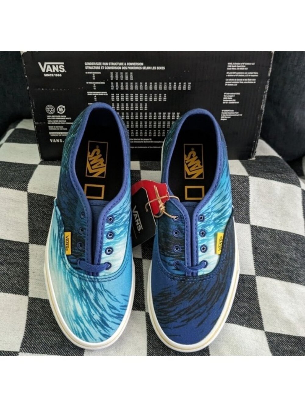 VANS OFF THE WALL AUTHENTIC Women 5 NATIONAL GEOGRAPHIC OCEAN 0826